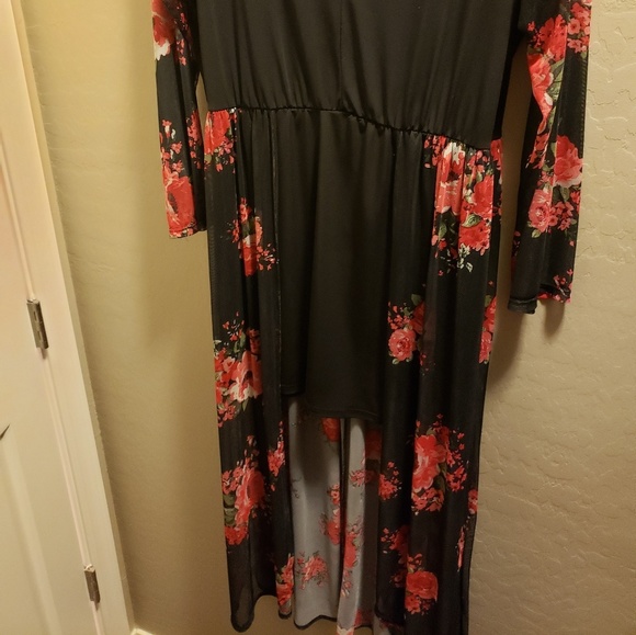 Women's clothing - Picture 2 of 3
